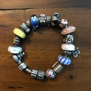 Pandora bracelet with 20 Pandora charms!